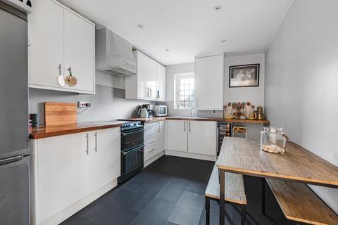 8 Lawrence Crescent, Windlesham, GU20 6QL