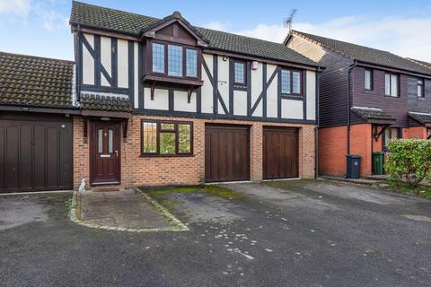8 Lawrence Crescent, Windlesham, GU20 6QL