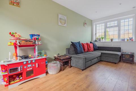 8 Lawrence Crescent, Windlesham, GU20 6QL