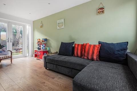 8 Lawrence Crescent, Windlesham, GU20 6QL