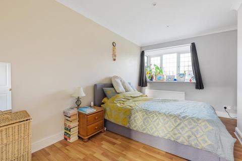 8 Lawrence Crescent, Windlesham, GU20 6QL