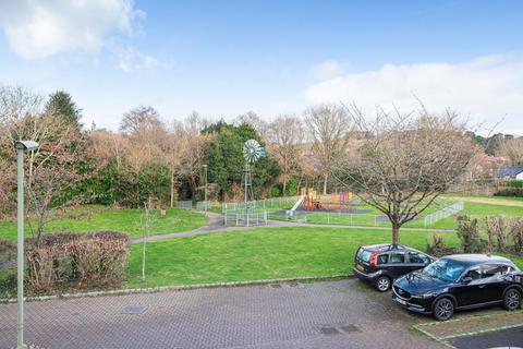 8 Lawrence Crescent, Windlesham, GU20 6QL