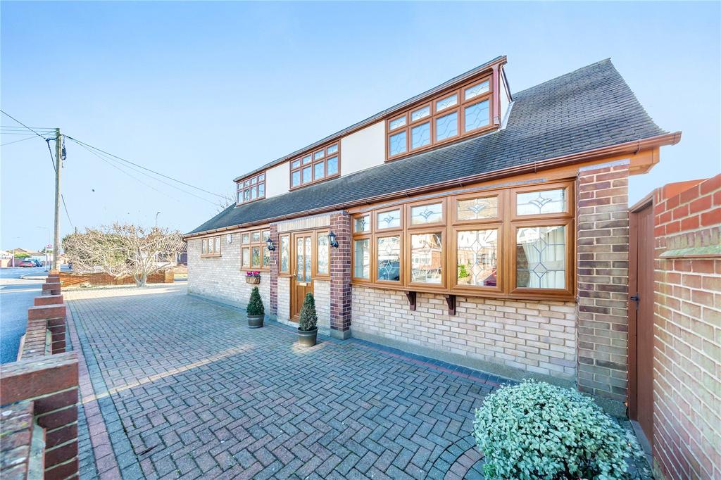 King Edward Avenue, Rainham, RM13 4 bed detached house £575,000