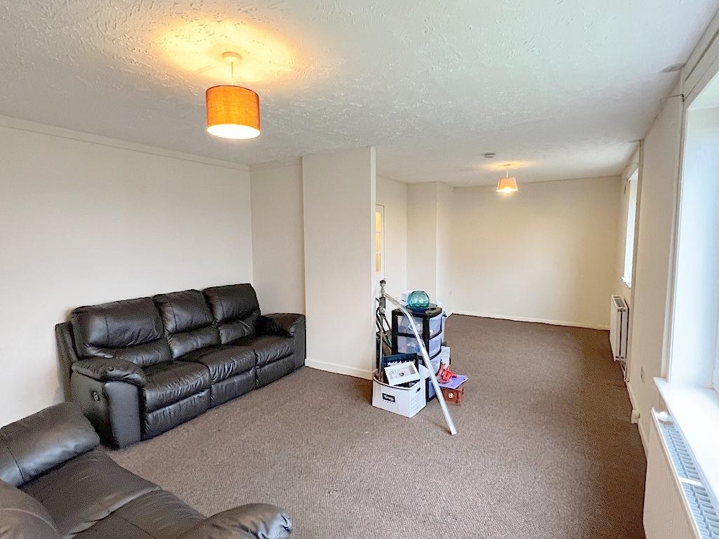 Dykehead Square, Hamilton ML3 3 bed semidetached house £78,000