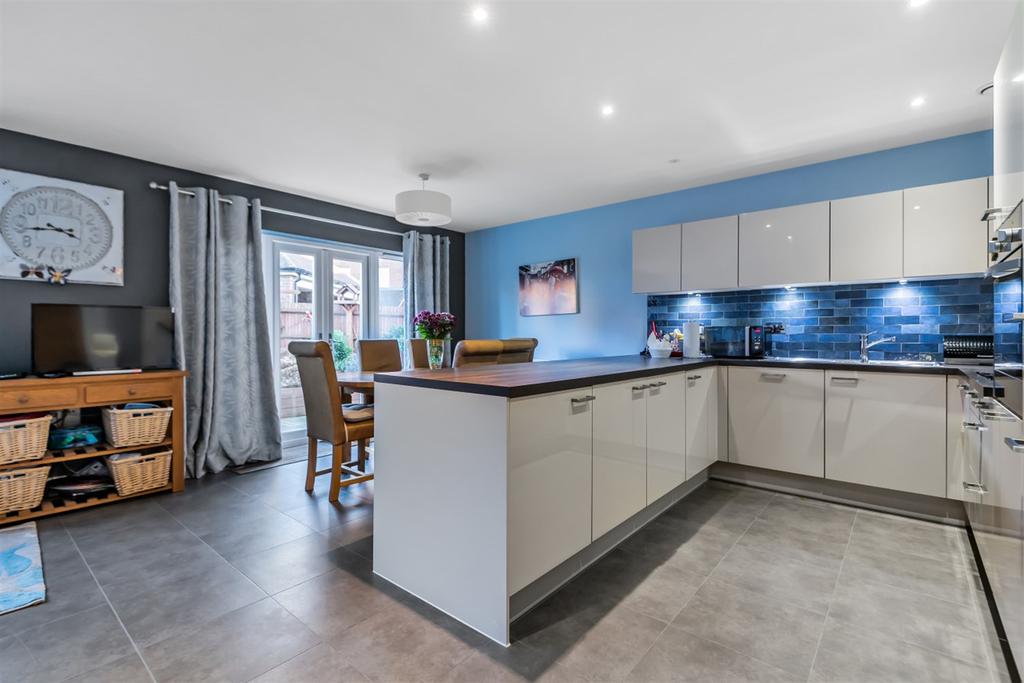 Kitchen/Breakfast Ro