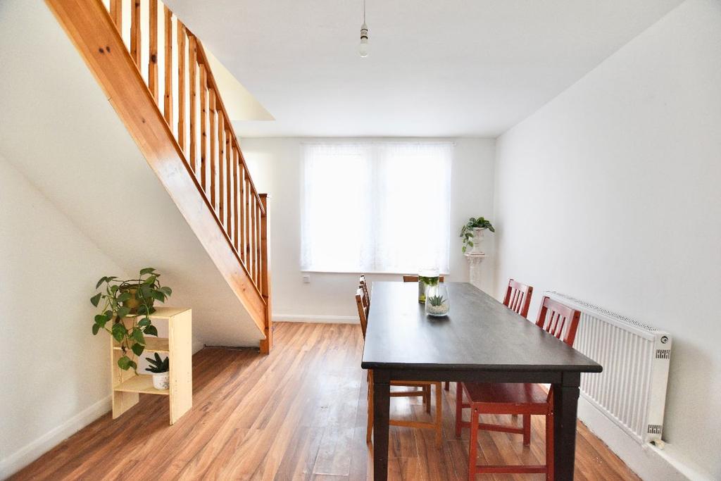 Neville Road, E7 4 bed semidetached house £1,650 pcm (£381 pw)