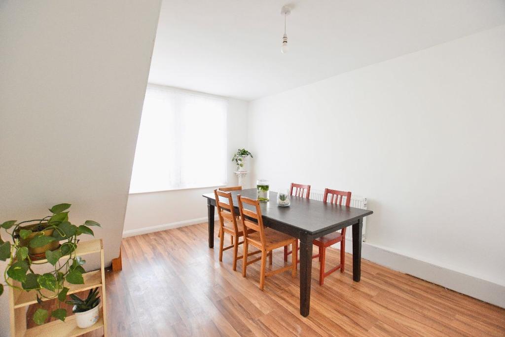 Neville Road, E7 4 bed semidetached house £1,650 pcm (£381 pw)