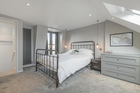 34 Aboyne Road, London, SW17 0AE
