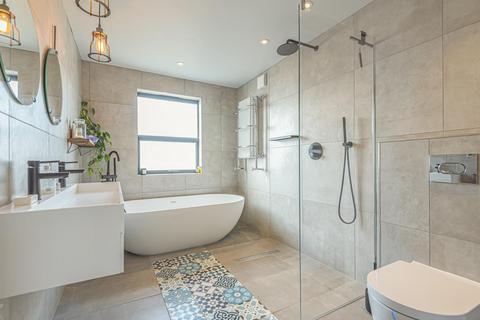 34 Aboyne Road, London, SW17 0AE