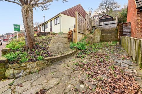 45 Cliffe Rise, Godalming, GU7 2JY