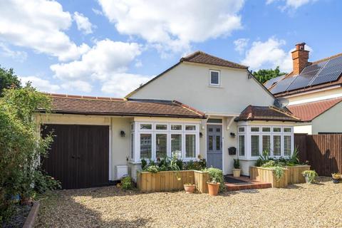 3 bedroom detached bungalow for sale - Sunbury-On-Thames,  Surrey,  TW16