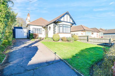 3 bedroom detached bungalow for sale - Eastwood Old Road, Leigh-on-sea, SS9