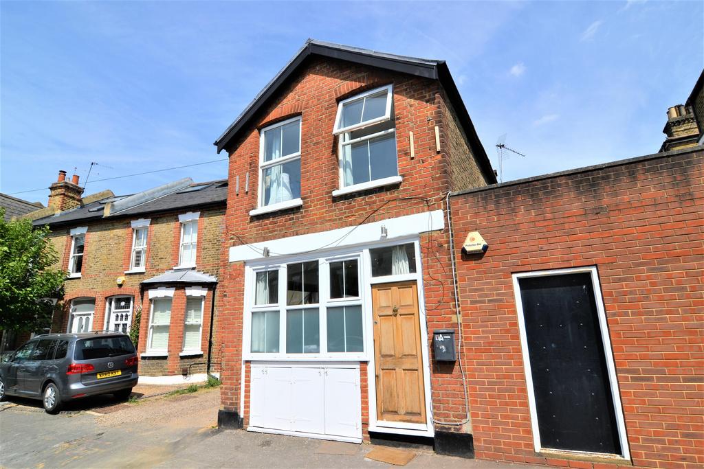Laurel Avenue, Twickenham, Middlesex, TW1 1 bed end of terrace house