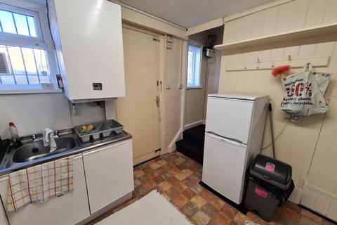 2 bedroom terraced house to rent - Manor Rise, Huddersfield, HD4