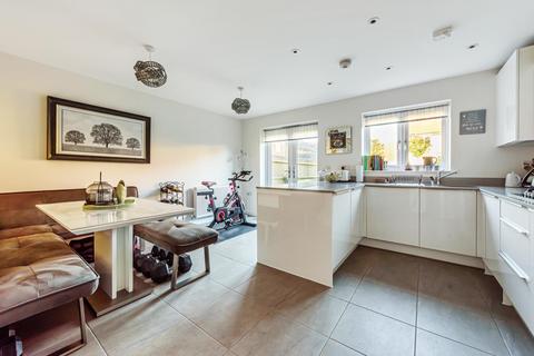 3 bedroom semi-detached house for sale - Leigh Mews, Chertsey, KT16