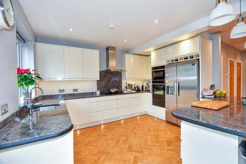 5 bedroom detached house for sale, Lodge Lane, Salfords, Surrey