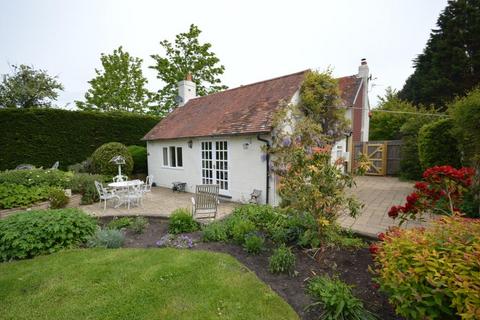 4 bedroom cottage to rent, Chequers Green, Lymington, Hampshire, SO41 8AH