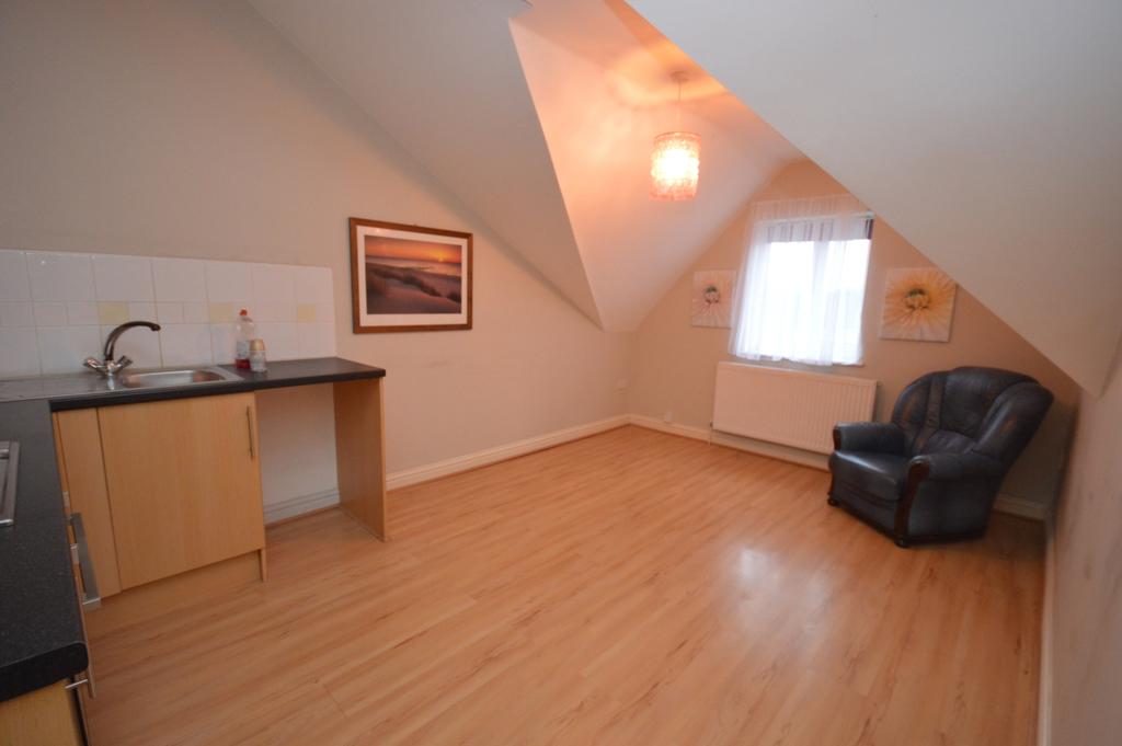 South Street, Pennington, Lymington... 1 bed flat £625 pcm (£144 pw)
