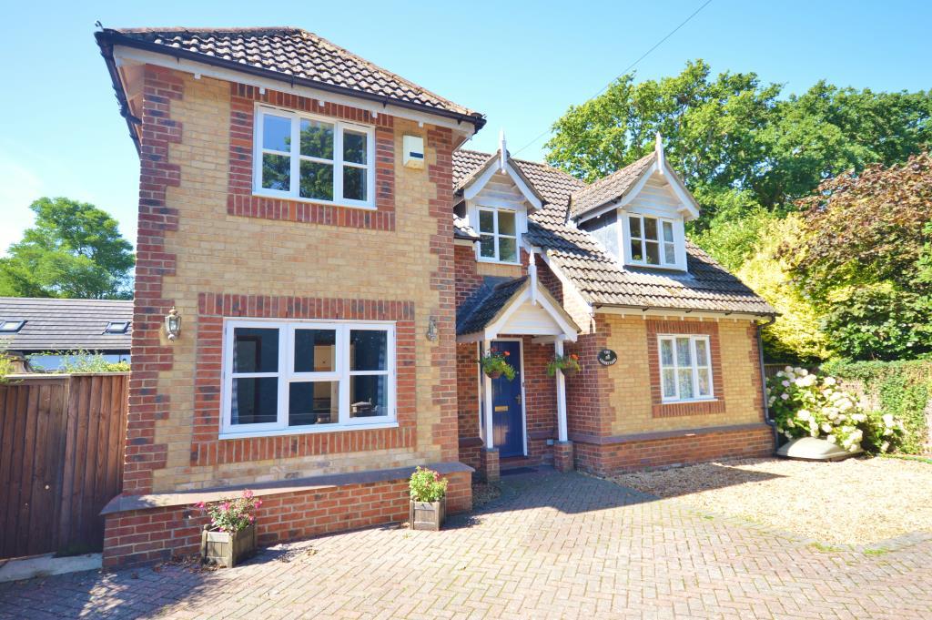 North Street, Pennington, Lymington, Hampshire, SO41 8FY 4 bed detached