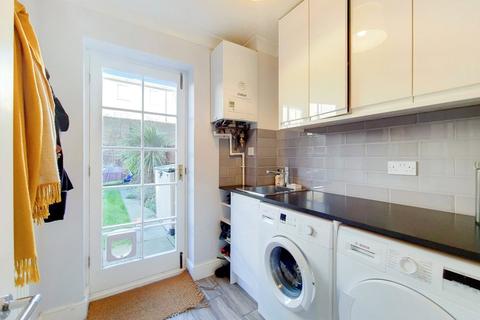 7 Cornwallis Square, London, N19 4LY