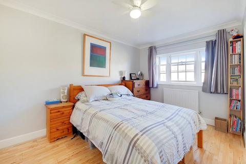 7 Cornwallis Square, London, N19 4LY