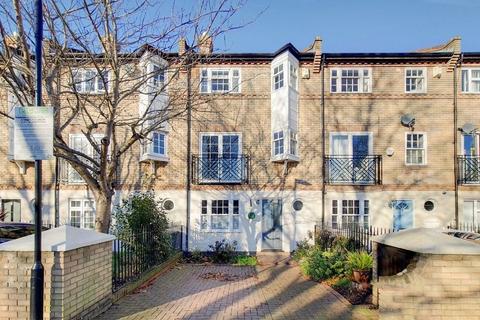 7 Cornwallis Square, London, N19 4LY