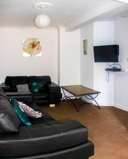 1 bedroom in a house share to rent, 21 Park Hall Road