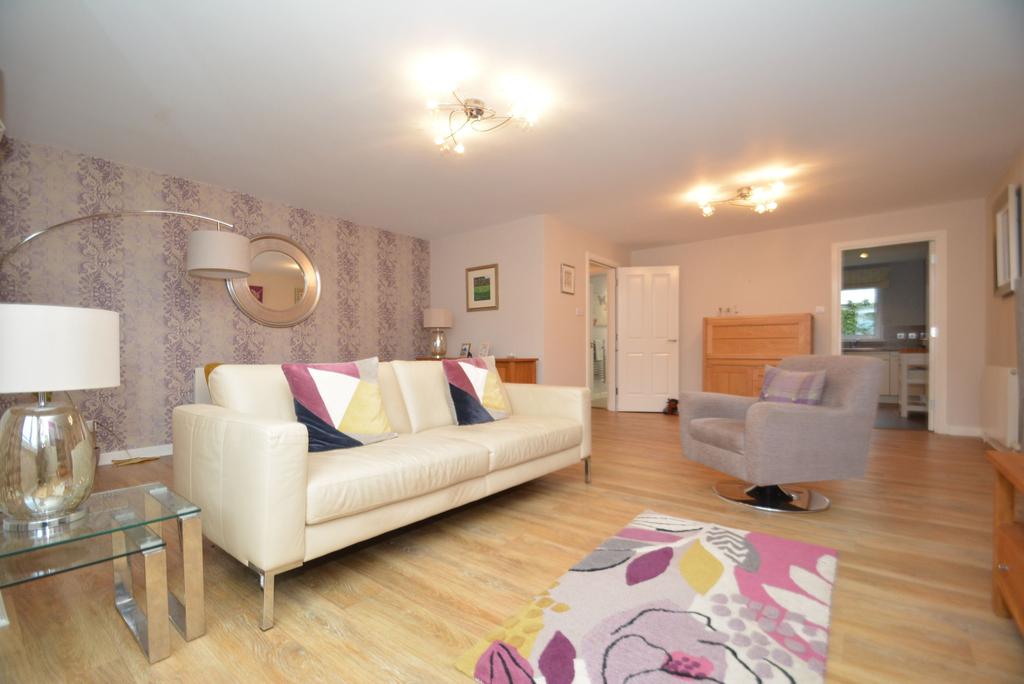 20 Canniesburn Quadrant, Bearsden... 2 bed ground floor flat £189,000