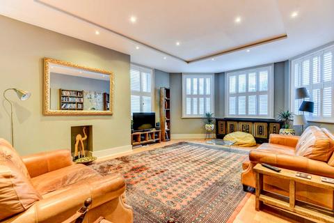 3 bedroom flat to rent, Second Avenue Three Bedroom Apartment Hove with TWO CAR PARKING SPACES. HOLIDAY LET - DOG FRIENDLY