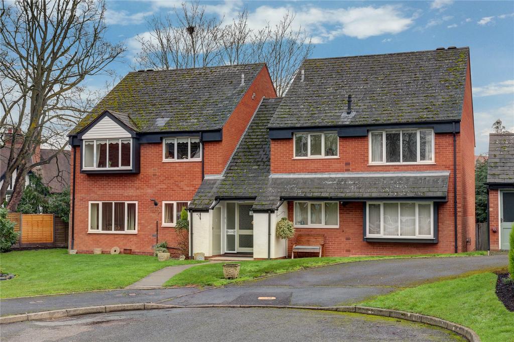 St. Crescent, Droitwich... 2 bed apartment £125,000