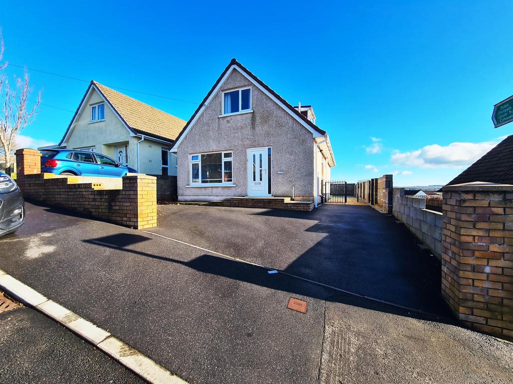 Y Lan, Pencoed, Bridgend, CF35 6SA 3 bed detached bungalow £290,000