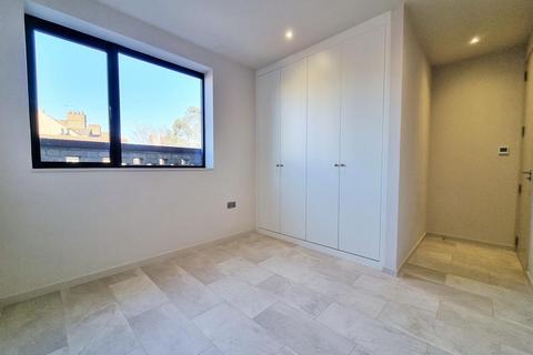 156f Uxbridge Road, London, W13 8SB