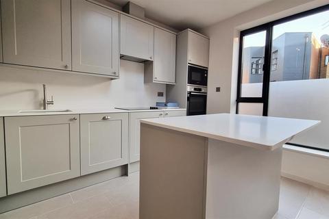 156f Uxbridge Road, London, W13 8SB