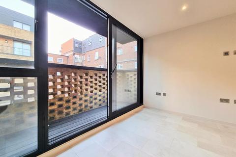 156f Uxbridge Road, London, W13 8SB