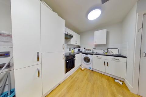 3 bedroom flat to rent, B3 Catherine House, 12 Woolpack Lane