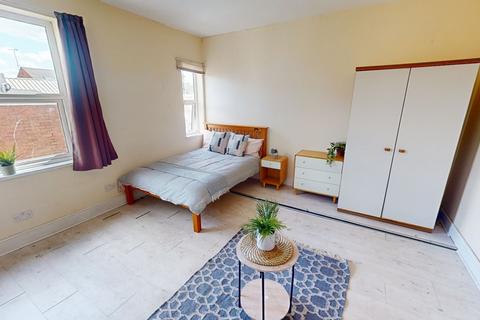 4 bedroom flat to rent, Flat 2, 9a Forest Road East, Nottingham, NG1 4HJ