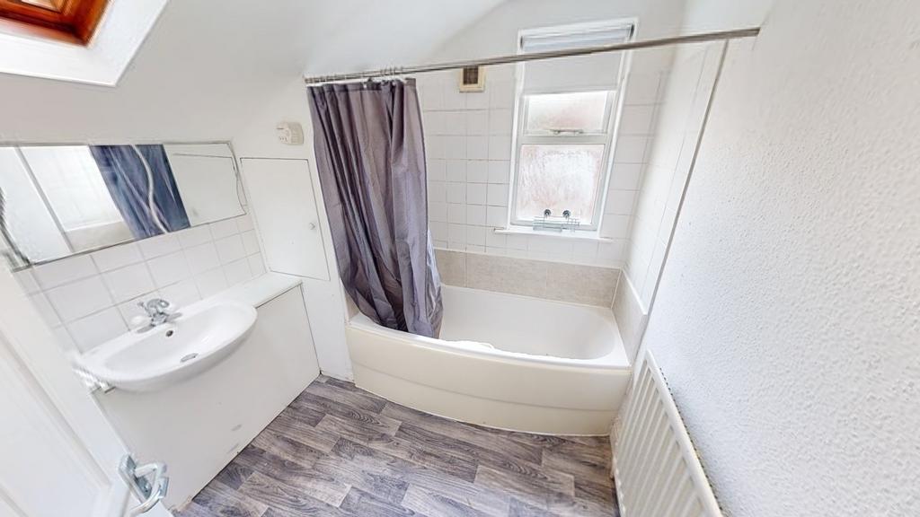 2, 9 A FRE bathroom