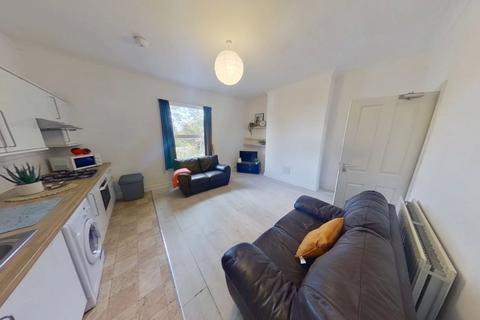 4 bedroom flat to rent, Flat 2, 9a Forest Road East, Nottingham, NG1 4HJ