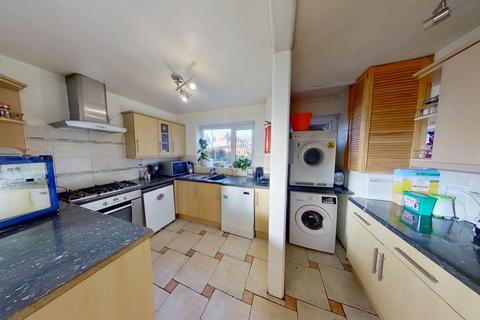 4 bedroom semi-detached house to rent, 6 Harlaxton Walk, Nottingham, NG3 1AW