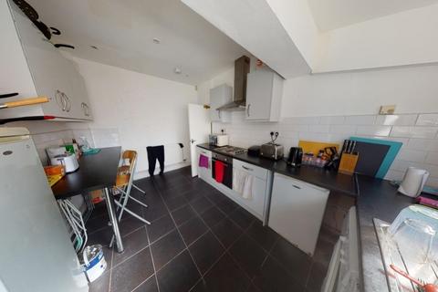 5 bedroom terraced house to rent, 101 Foxhall Road, Nottingham, NG7 6LJ