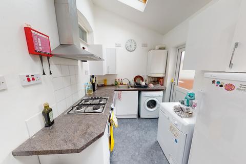 4 bedroom terraced house to rent, 25 Goodliffe Street, Forest Fields, Nottingham, NG7 6FZ