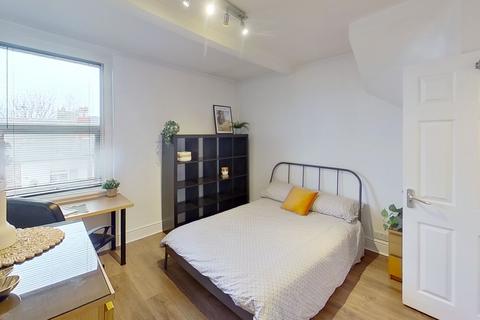4 bedroom terraced house to rent, 25 Goodliffe Street, Forest Fields, Nottingham, NG7 6FZ