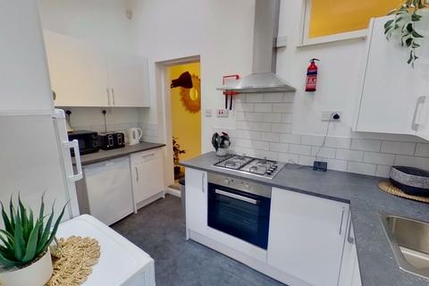 4 bedroom terraced house to rent, 25 Goodliffe Street, Forest Fields, Nottingham, NG7 6FZ