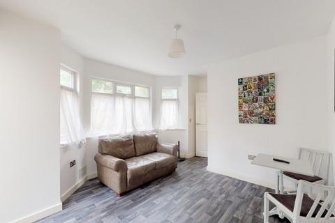 2 bedroom flat to rent, Flat 2, 15a Villa Road, Nottingham, NG3 4GG