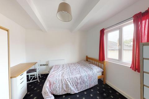 3 bedroom flat to rent, Flat 5, 15a Villa Road, Nottingham, NG3 4GG