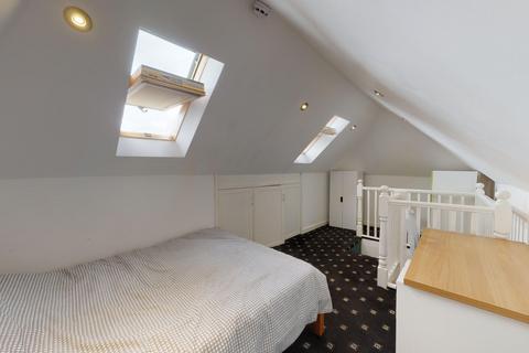 3 bedroom flat to rent, Flat 5, 15a Villa Road, Nottingham, NG3 4GG