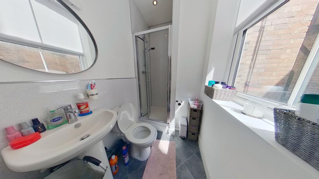 Flat-2-Ormiston-House-07112022 124542