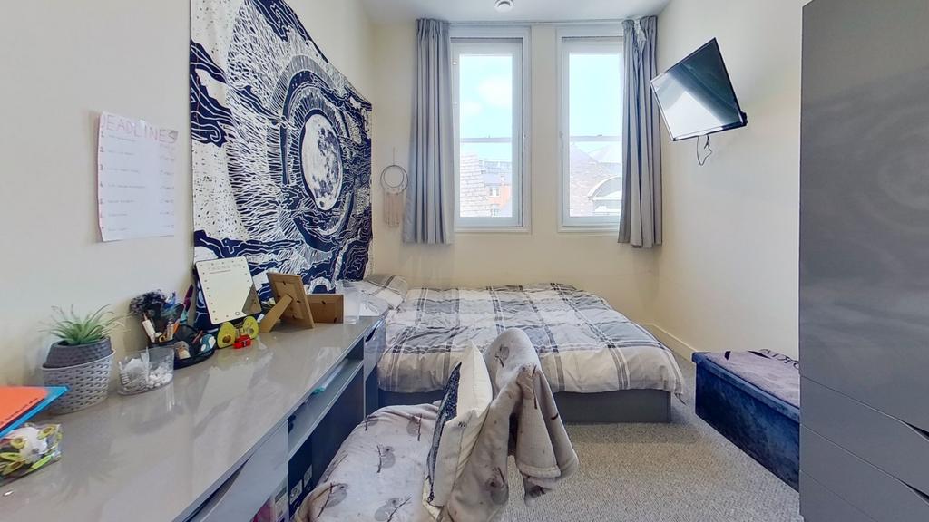 Flat-2-Ormiston-House-Bedroom (2)