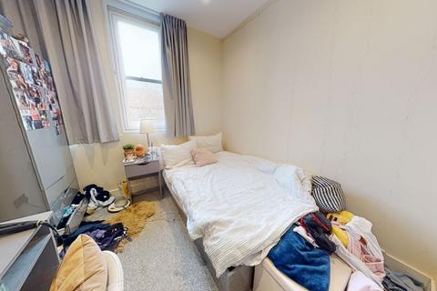 4 bedroom flat to rent, Flat 3, Ormiston House, 34 Pelham Street, Nottingham, NG1 2EG