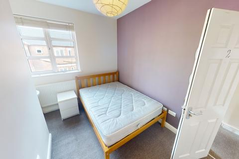 4 bedroom terraced house to rent - 28 Russell Street, Nottingham, NG7 4FL